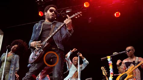 lenny kravitz ripping pants